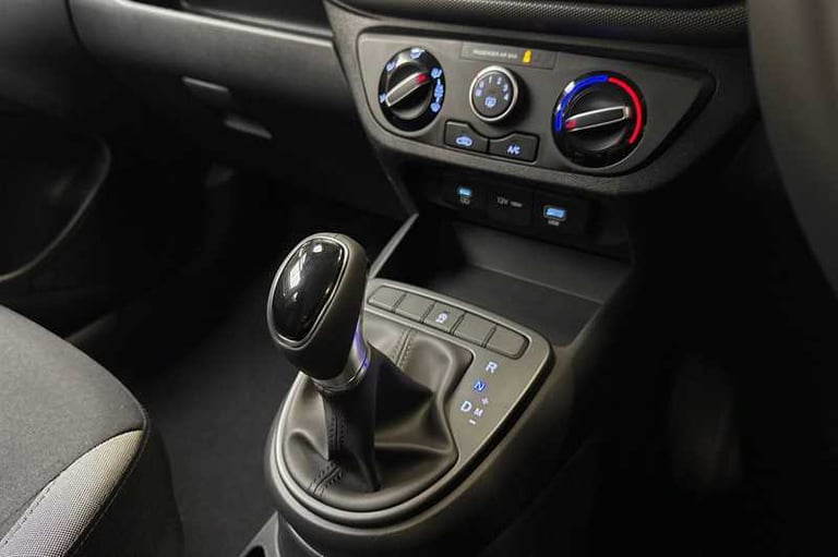 2025 Hyundai i10 1.0 Advance Hatchback 5dr Petrol Auto Euro 6 (s/s) (63 ps) Hatchback Petrol Auto...