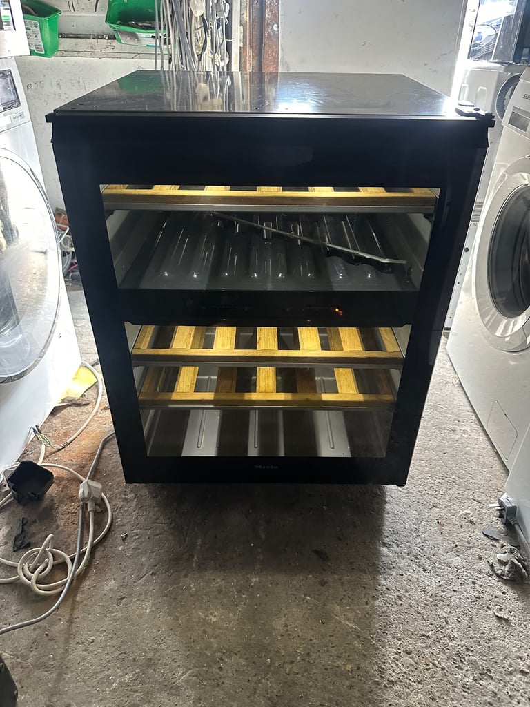 Miele Builtin Wine cooler Dual Zone RRP £2300 selling for only £450 like new