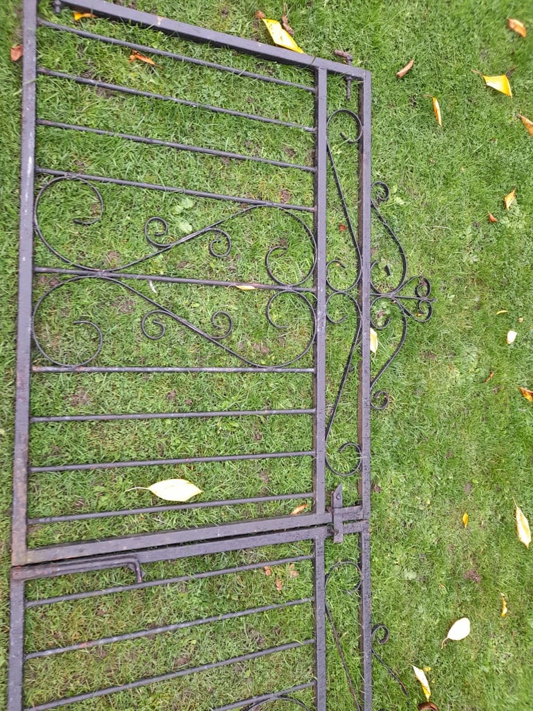 Metal  gates 