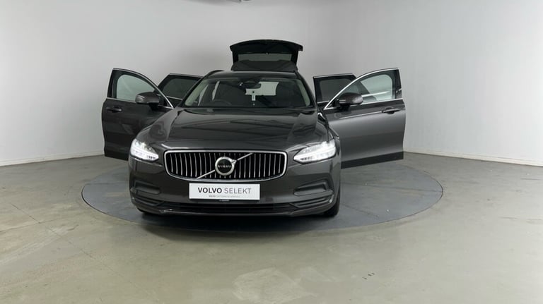 2021 Volvo V90 Momentum, B4 mild hybrid Estate Petrol Automatic