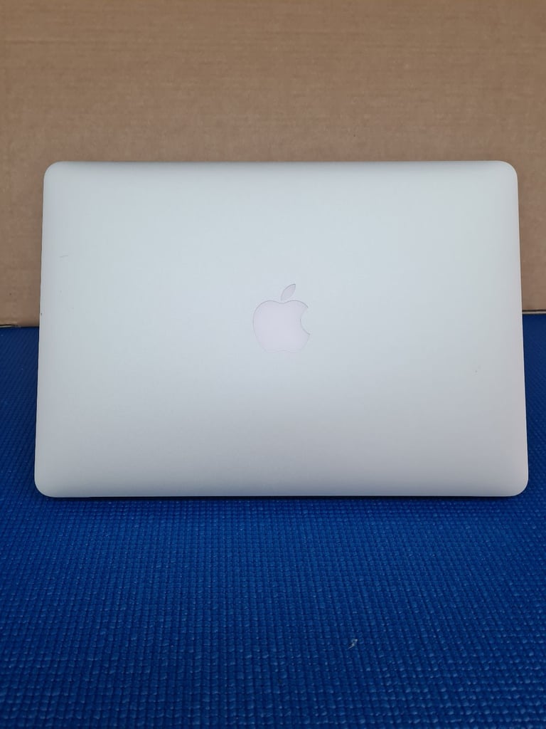 Macbook Air A1466 Yr 2015 i5 8GB Ram 128GB SSD Mac OS  Catalina  Clean A Grade