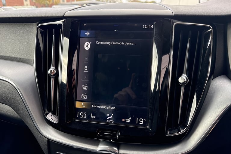 2019 Volvo XC60 2.0 B4 MHEV Momentum Auto AWD Euro 6 (s/s) 5dr SUV DIESEL Automatic