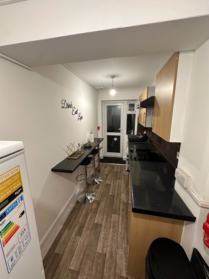 Beautiful Single Room Ensuite with FREE living space