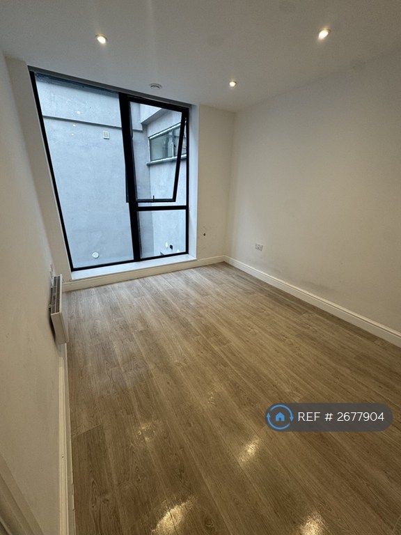 2 bedroom flat in London Street, Basingstoke, RG21 (2 bed) (#2677904)