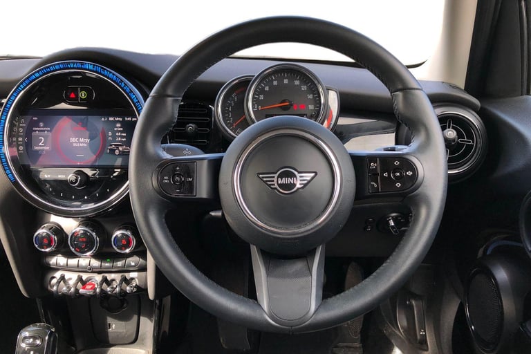 2022 MINI Hatch 1.5 Cooper Classic 5dr Auto Hatchback PETROL Automatic