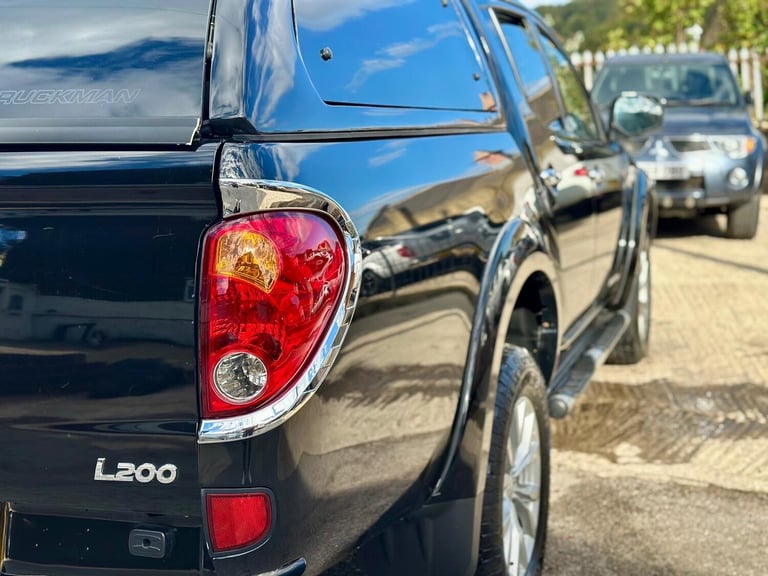 2015 Mitsubishi L200 Double Cab DI-D Barbarian 4WD Auto 176Bhp PICK UP Diesel Automatic