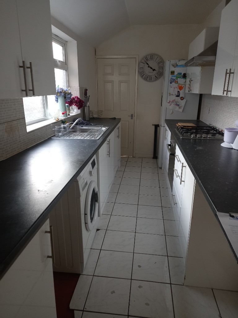 **LET BY**18 FOLEY STREET**FENTON**2 BEDROOM HOUSE**DSS ACCEPTED**NO DEPOSIT