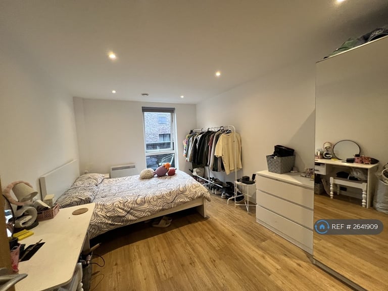 1 bedroom flat in Advent Way, Manchester, M4 (1 bed) (#2641909)