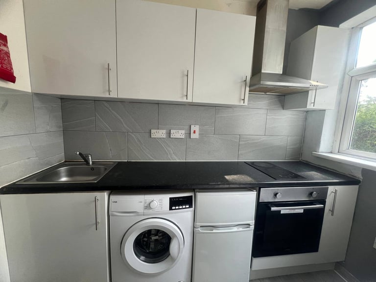 Studio Flat in Leicester (LE3 5RN)