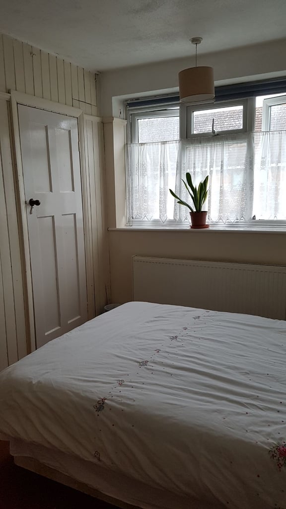 Vegetarian Double Room to rent in shared house in Alperton, Wembley