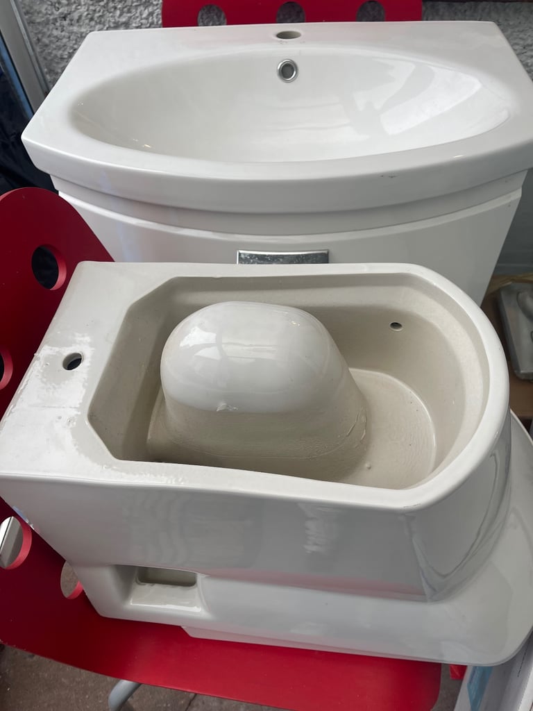 Toilets, Toilet Seats & Bidets / Toilets