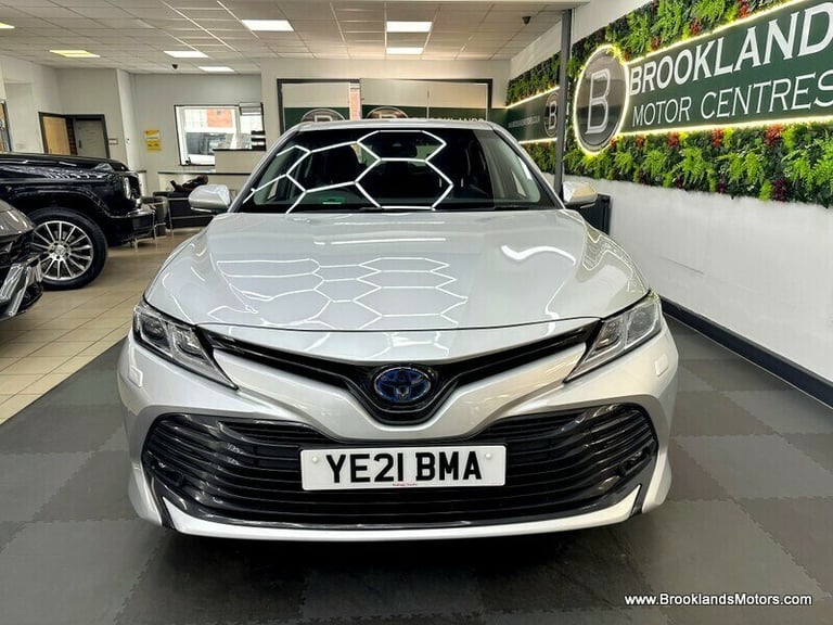 Toyota Camry 2.5 VVT-I DESIGN [SAT NAV, LEATHER, HEATED SEATS &amp; REVERSE CAMERA]