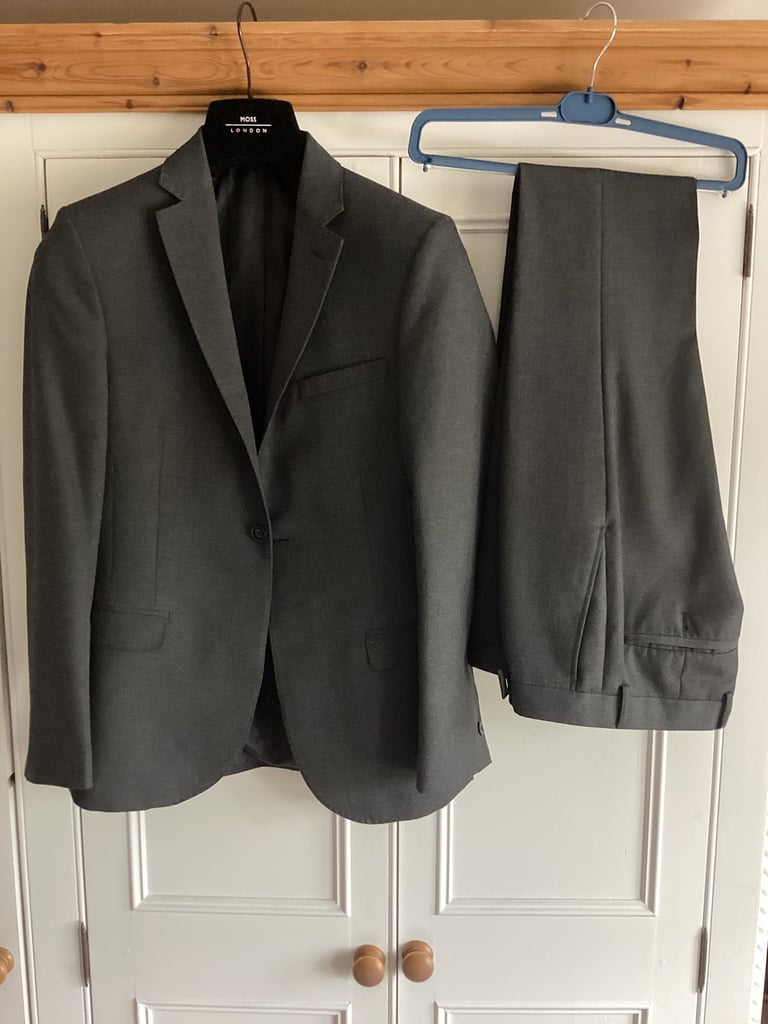 MENS GREY 2PC SUIT, WORN ONCE, IMMACULATE 