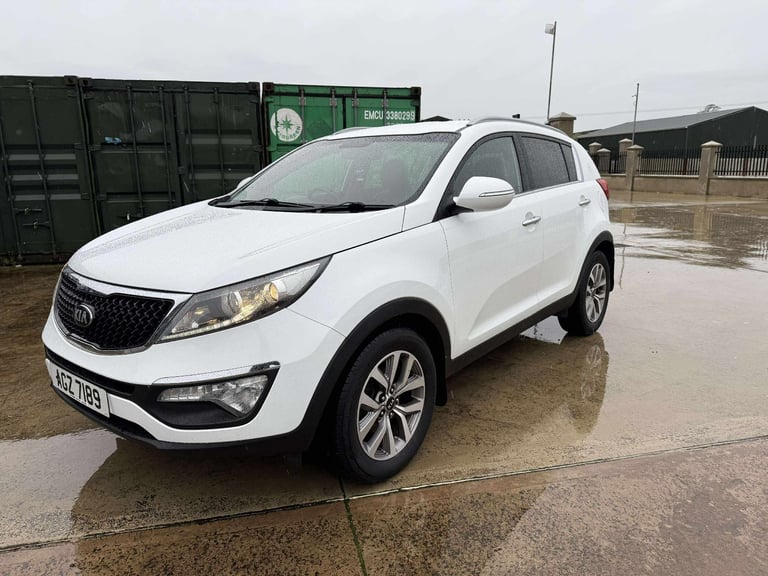 12016 kia sportage axis edition low mileage owners from new 