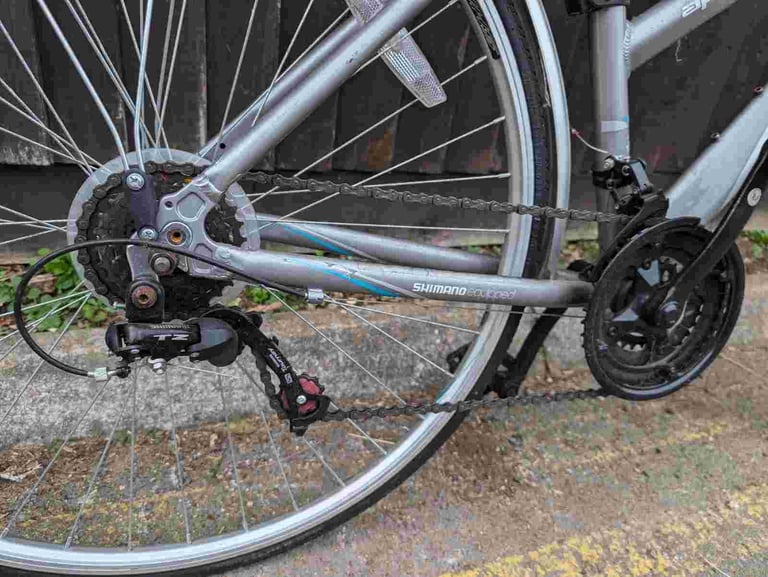 Apollo Virtue Hybrid Sport bike in good condition with mudguards and bell.