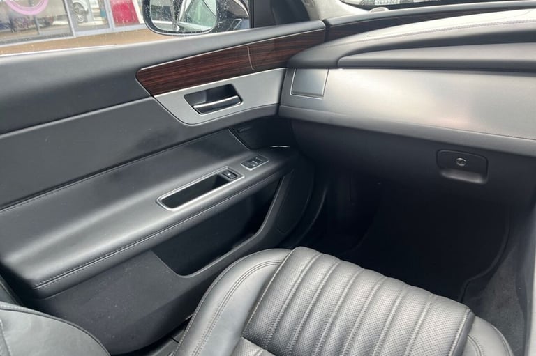 2019 19 JAGUAR XF 2.0I PORTFOLIO GPF SPORTBRAKE 5DR PETROL AUTO EURO 6 (S/S) (25