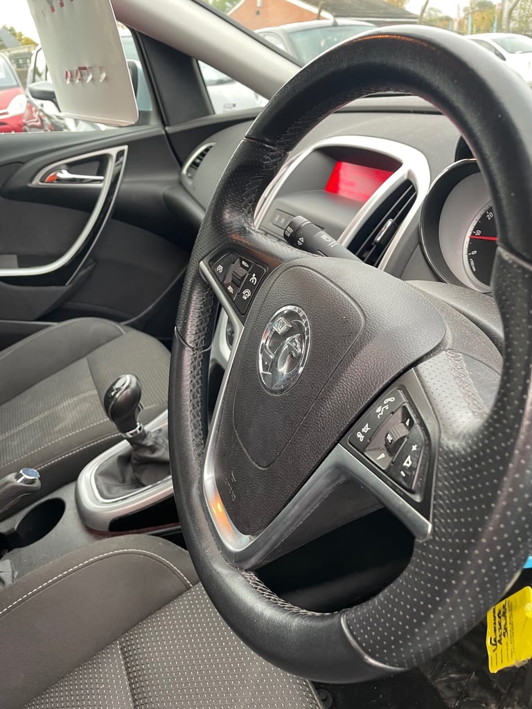 2014 Vauxhall Astra 1.6i 16V SRi 5dr HATCHBACK Petrol Manual