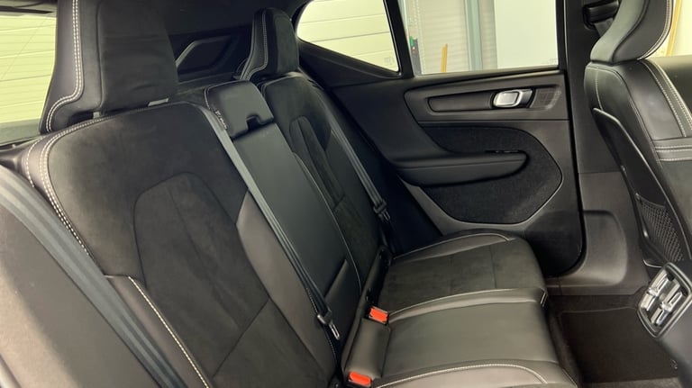 2021 Volvo XC40 R-Design, T3 automatic (Power Tailgate, Rear Park Assist) Estate Petrol Automatic