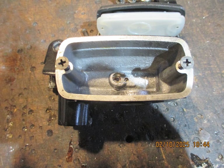 Clutch master cylinder 