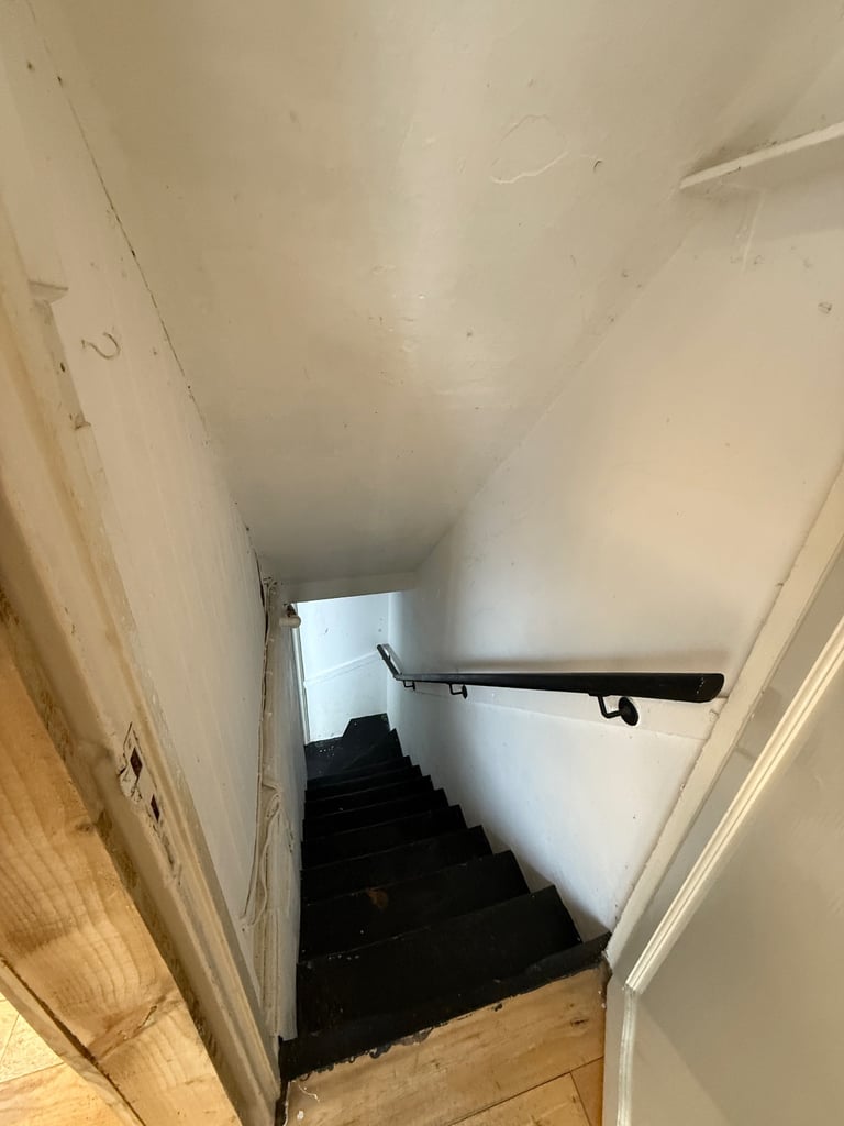 SHOP TO RENT IN HALIFAX HX1 1XQ