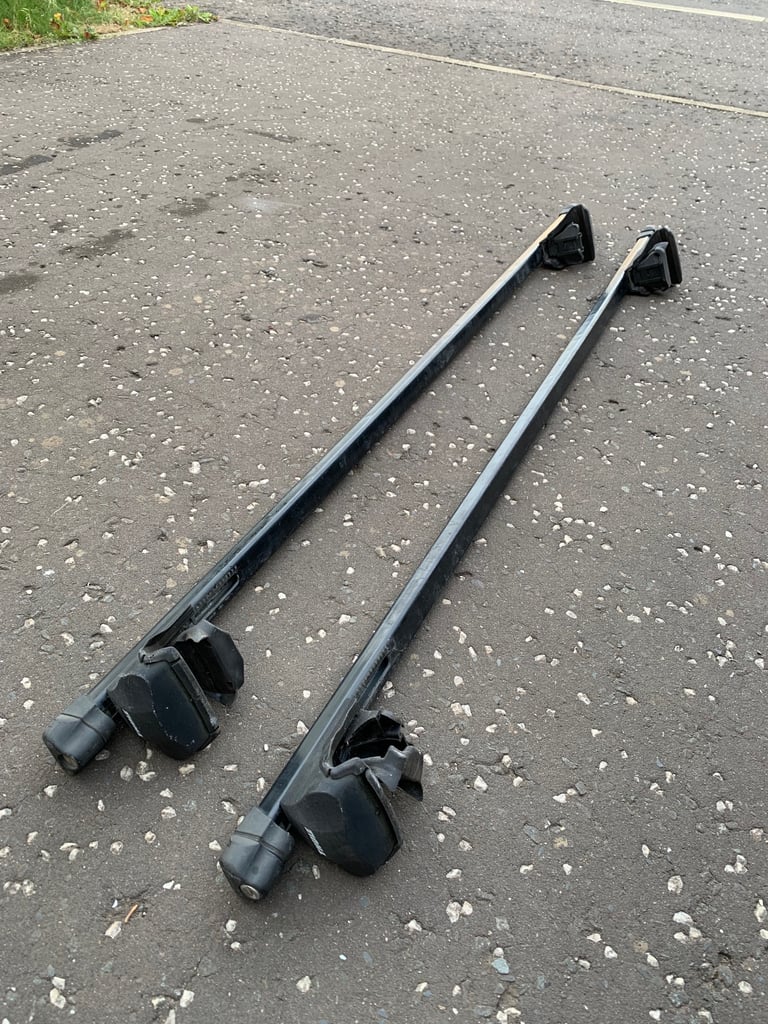 Thule roof bars and feet for VW Touran / estate car