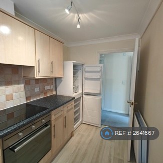 2 bedroom flat in Sterling Court, Bursledon, Southampton, SO31 (2 bed) (#2641667)