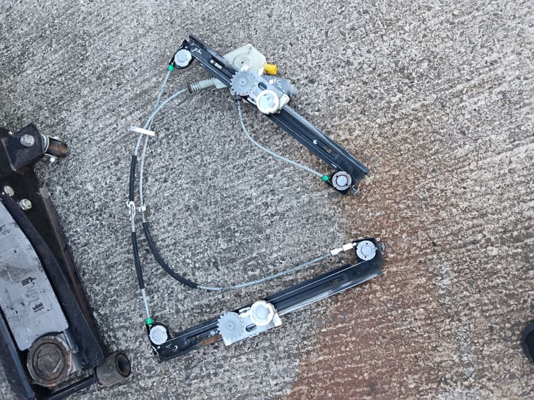 Mini R50 drivers side window motor and mechanism, good working condition 