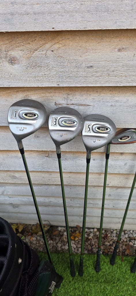 Left handed golf set with bag