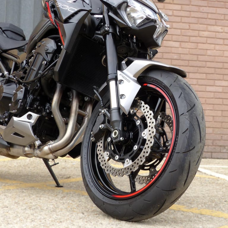 2024 KAWASAKI Z900 FPFNN, STUNNING LOW MILEAGE 1-OWNER MOTORCYCLE.