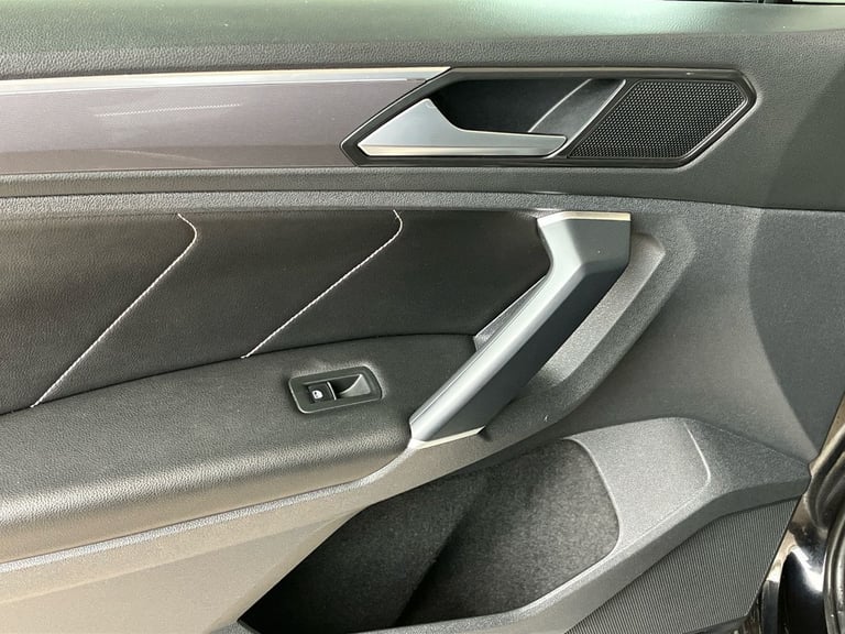 2017 Volkswagen Tiguan 2.0 TDi 150 4Motion R-Line 5dr SUV DIESEL Manual