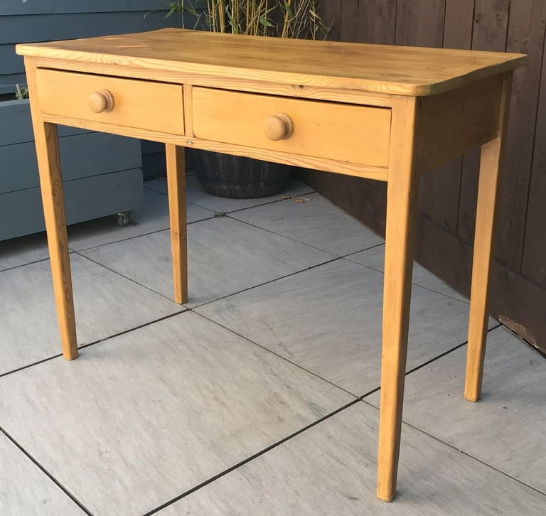 A VICTORIAN PINE SIDE TABLE