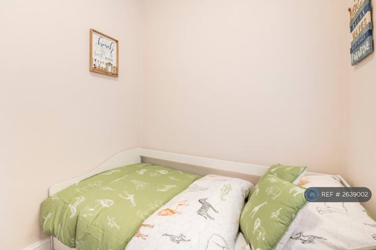 2 bedroom flat in San Remo Parade, Westcliff-On-Sea, SS0 (2 bed) (#2639002)