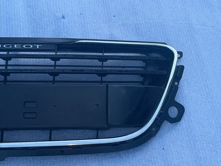 Peugeot 508 11-2015 Front bumper upper radiator grill 
