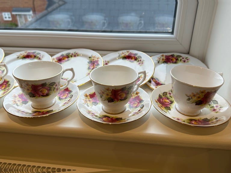 Antique Vintage Gainsborough Bone China dinner set x18