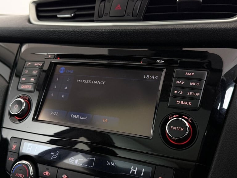 2016 Nissan Qashqai 1.2 DiG-T N-Connecta 5dr HATCHBACK PETROL Manual