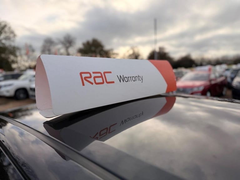 2016 Toyota Yaris 1.5 VVT-h Design E-CVT Euro 6 5dr Hatchback Automatic