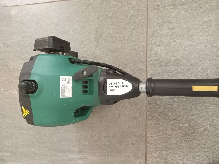 Petrol strimmer 