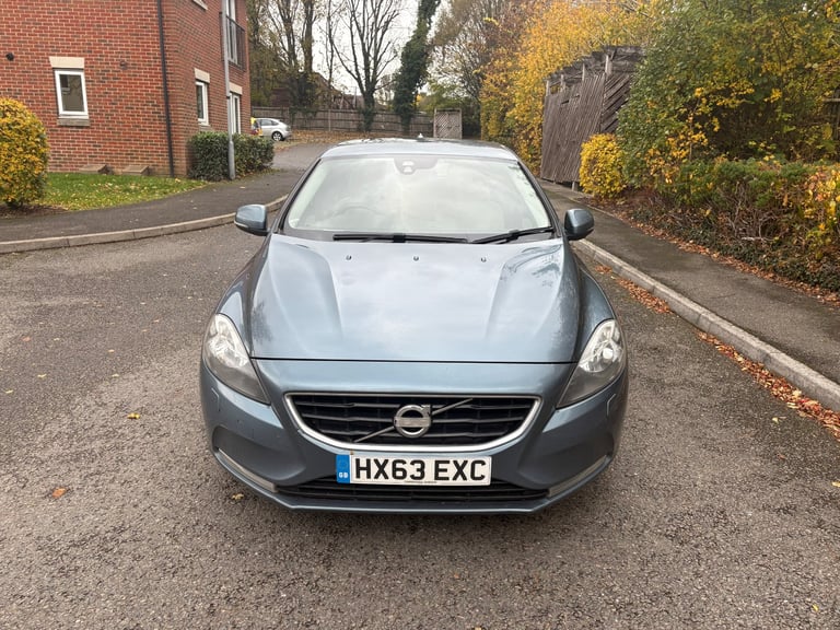 2013 63 plate new shape Volvo v40 se 1.6 d2 Automatic 5 door hatchback blue £2750