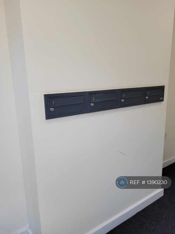 2 bedroom flat in Dakota Drive, Chatham, ME4 (2 bed) (#1390230)