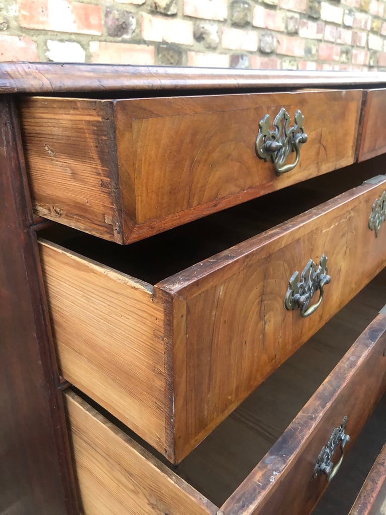Antique 18th century Queen Ann Walnut chest of drawers 