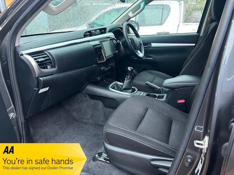 2022 Toyota Hilux Invincible D/Cab Pick Up 2.4 D-4D PICK UP DIESEL Manual