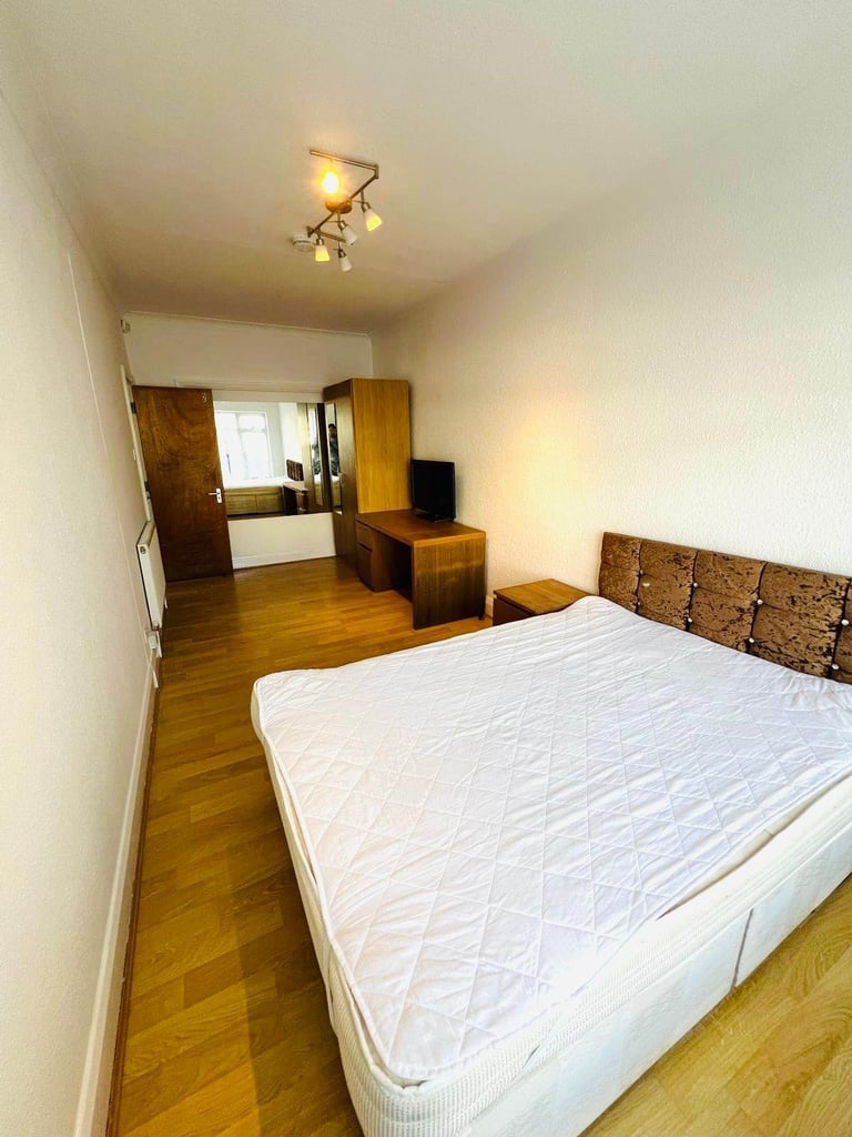 Rooms to rent close to university and hendon central