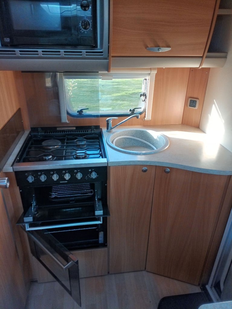 2011 swift charisma 220 
