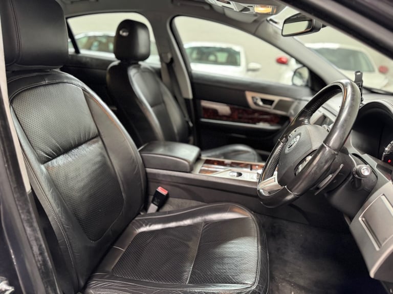 2009 Jaguar XF 3.0d V6 Premium Luxury 4dr Auto SALOON Diesel Automatic