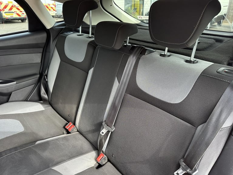 2014 Ford Focus 1.0T EcoBoost Zetec Navigator Hatchback 5dr Petrol Manual Euro 5 (s/s) (125 Hatch...