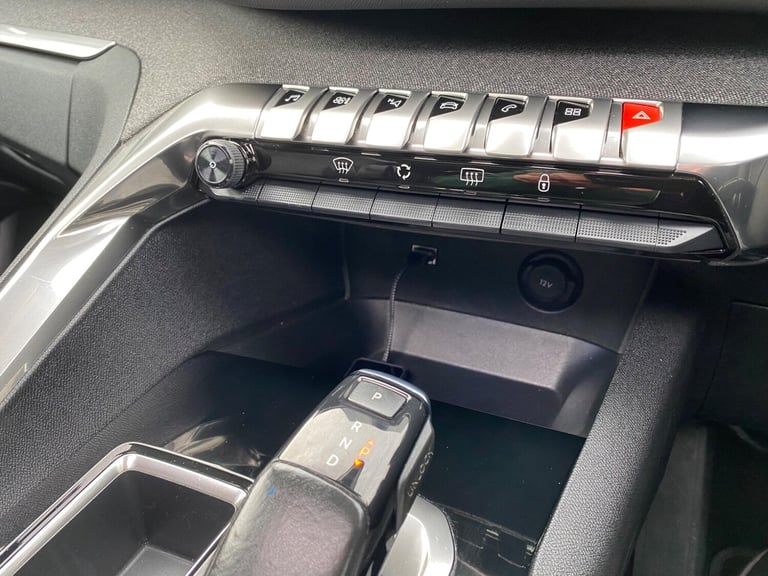 2017 Peugeot 3008 1.2 PureTech Allure EAT Euro 6 (s/s) 5dr HATCHBACK Petrol Automatic