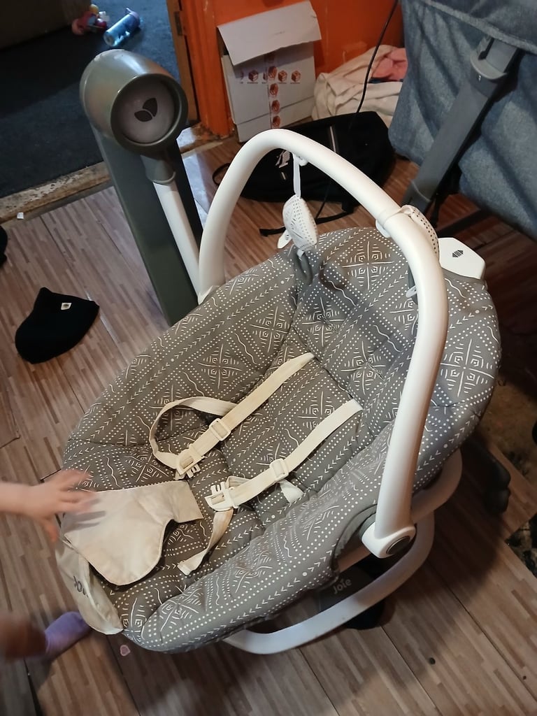 Electric baby swing