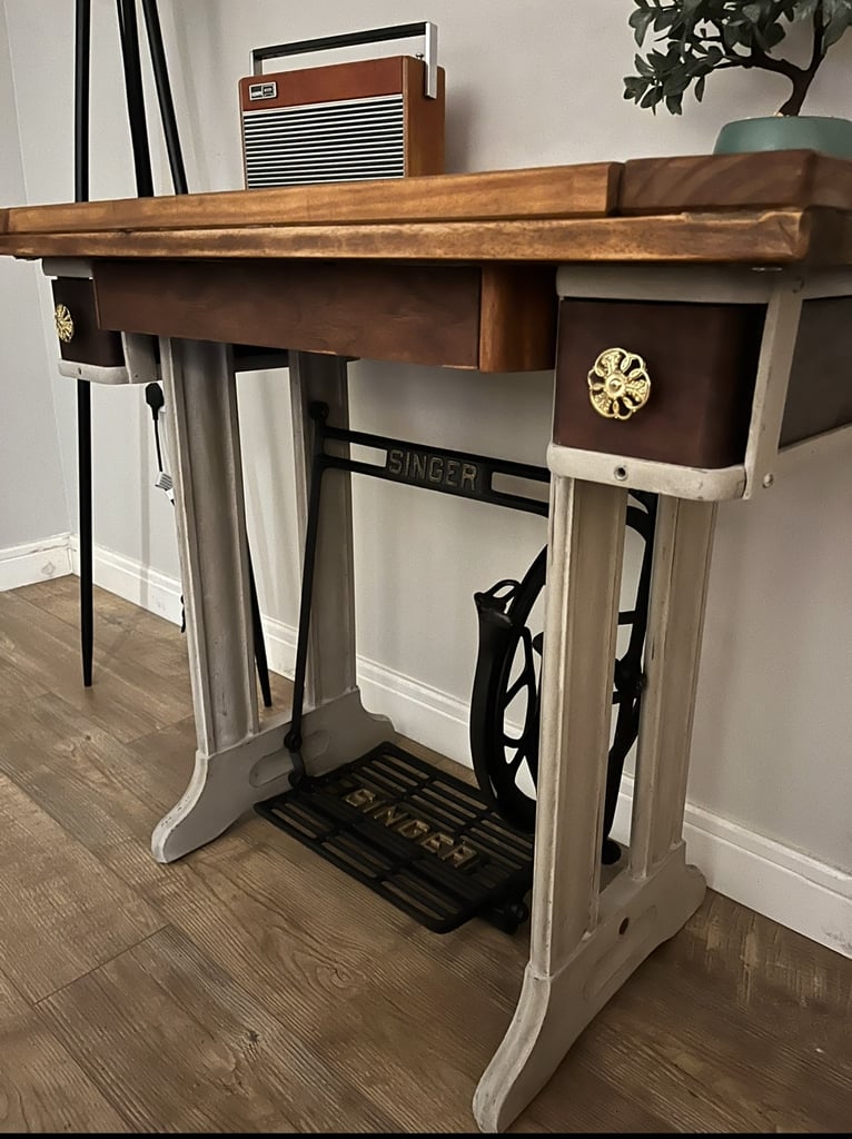 Stunning retro/industrial style fully refurbished Singer sewing machine/desk/console table