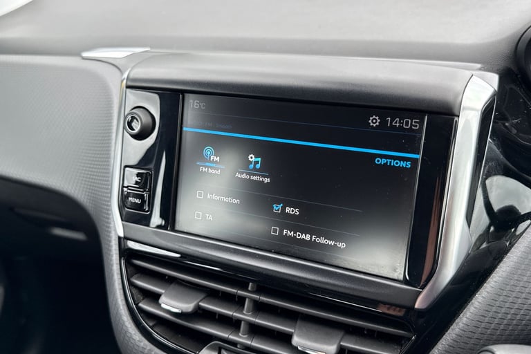 2019 Peugeot 208 1.2 PureTech Signature Euro 6 (s/s) 5dr Hatchback PETROL Manual