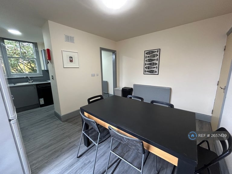 7 bedroom flat in Waterloo Crescent, Nottingham, NG7 (7 bed) (#2657439)